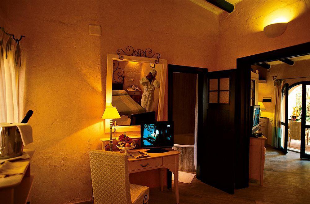 Forte Village Resort - Il Castello Santa Margherita di Pula Room photo